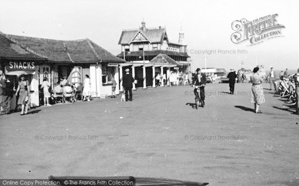 Photo of Lowestoft, South Pier c.1950
