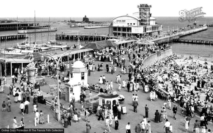 Lowestoft, South Pier c1955