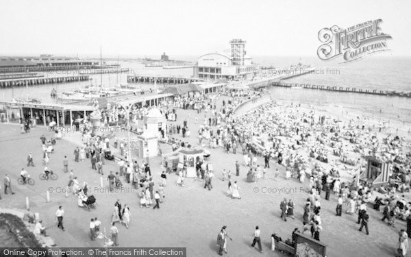 Photo of Lowestoft, South Pier c.1955