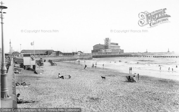 Photo of Lowestoft, The Beach c.1960
