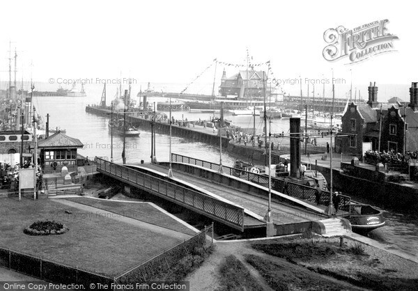 Photo of Lowestoft, The Bridge And The Harbour c.1925