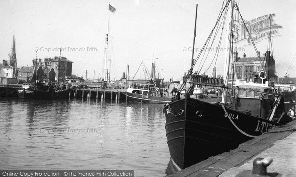 Photo of Lowestoft, The Docks c.1960