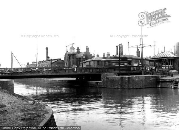 Photo of Lowestoft, The Swing Bridge 1921