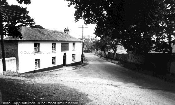 Photo of Ludgvan, White Hart Inn c.1960