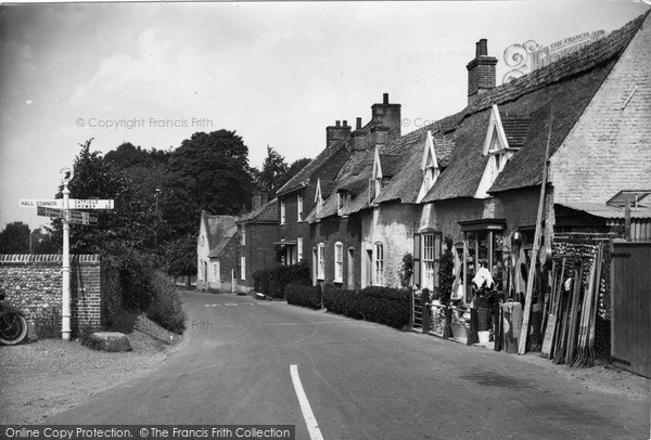 Photo of Ludham, Norwich Road c.1930