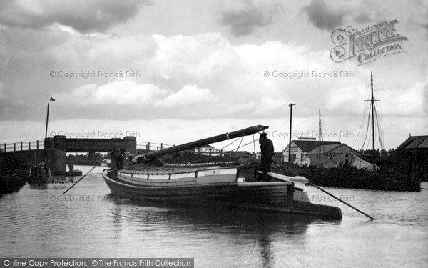 Photo of Ludham, 'quanting', Ludham Bridge 1933