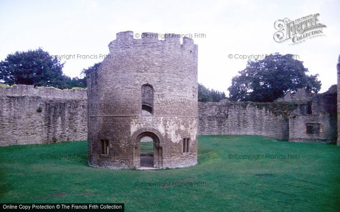 Photo of Ludlow, Castle, Round Chapel 1999