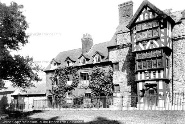 Photo of Ludlow, Readers House 1911