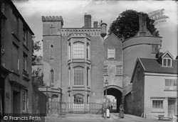 The Broad Gate 1892, Ludlow