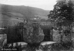 Bishops Stone 1907, Lustleigh