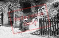 Child At Wrayland Manor 1906, Lustleigh