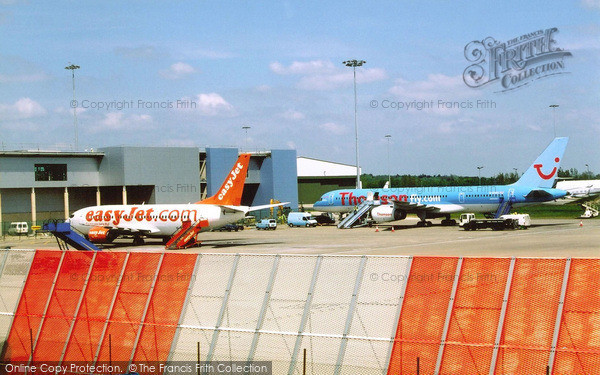 Photo of Luton, Airport, Modern Jets 2005