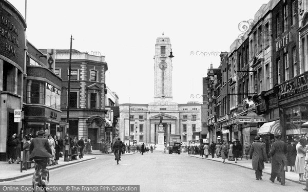 Photo of Luton, George Street And Town Hall c.1950