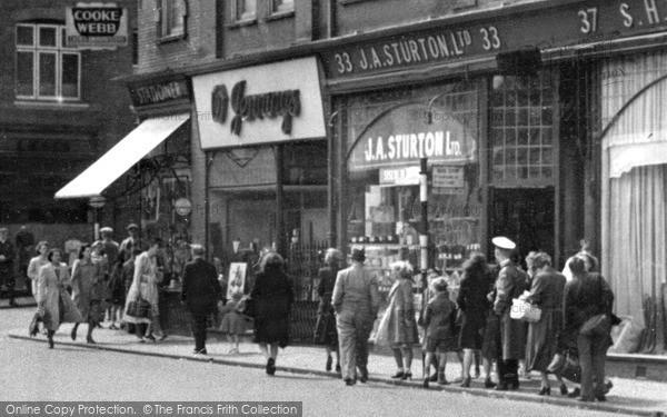 Photo of Luton, Manchester Street c.1955