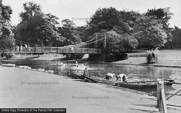 Photo of Luton, The Lake, Wardown Park c.1950