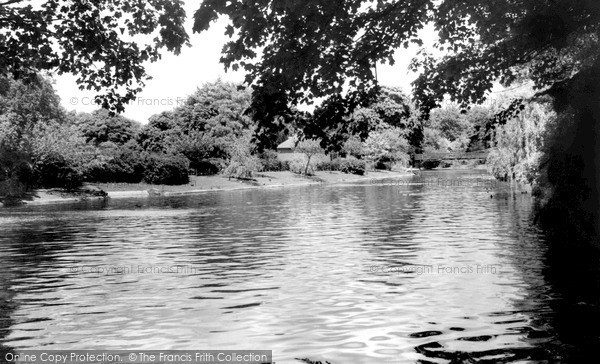 Photo of Luton, The Lake, Wardown Park c.1960
