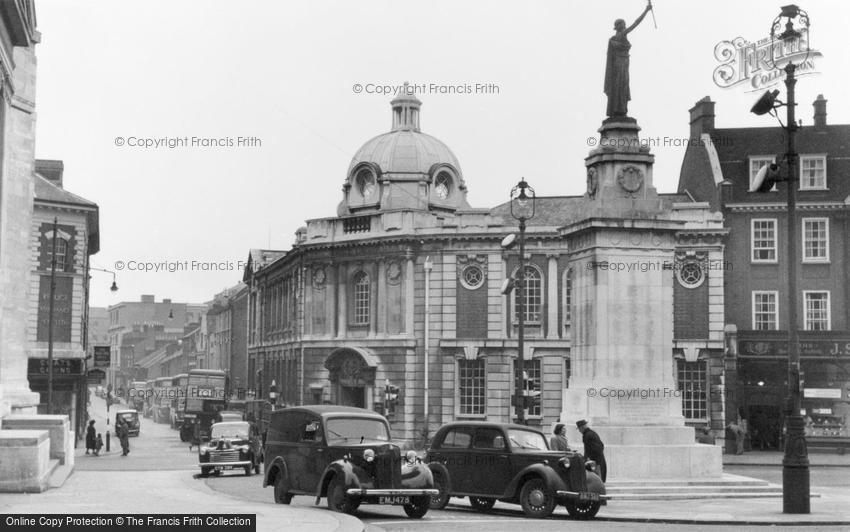 Luton, the Library and War Memorial c1950