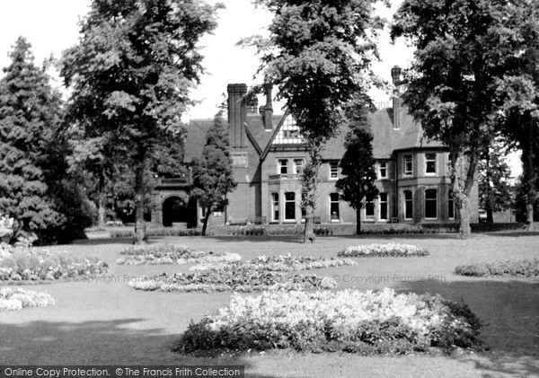 Photo of Luton, The Museum c.1955