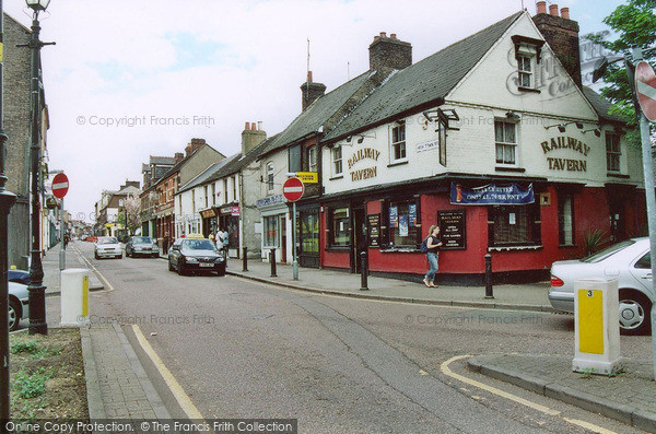 Photo of Luton, The Railway Tavern, High Town Road 2005