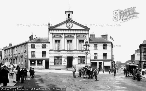 Photo of Luton, Town Hall 1897
