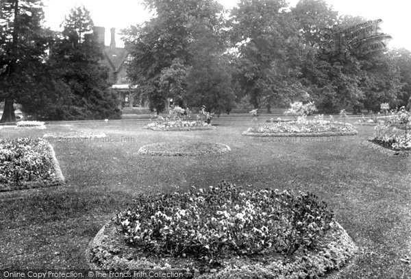 Photo of Luton, Wardown Park 1924