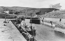 The Harbour c.1939, Lybster