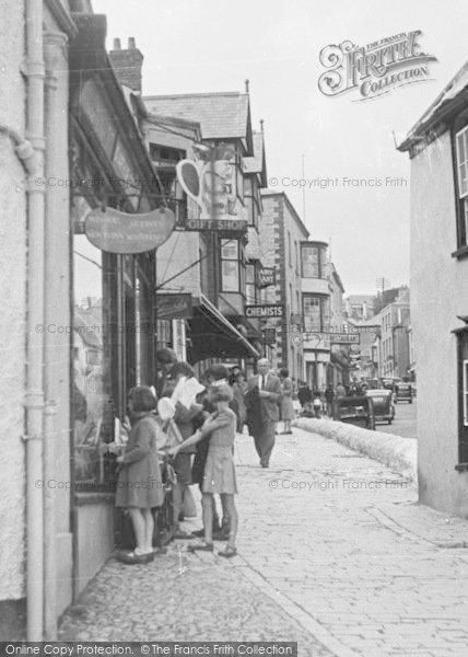Photo of Lyme Regis, Broad Street Pavement, Window Shoppers c.1955