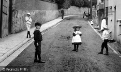 Children In Silver Street 1906, Lyme Regis