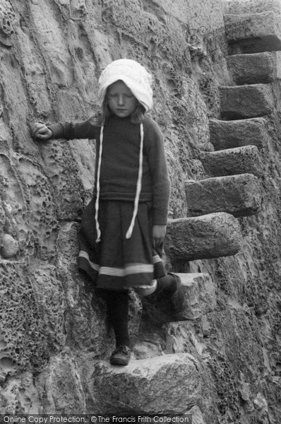 Photo of Lyme Regis, Girl On Grannys Teeth 1912