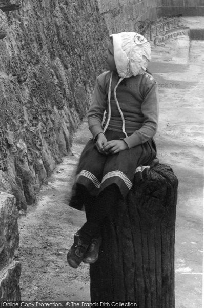 Photo of Lyme Regis, Girl, The Cobb 1912