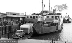 Disembarking Mv Farringford c.1955, Lymington