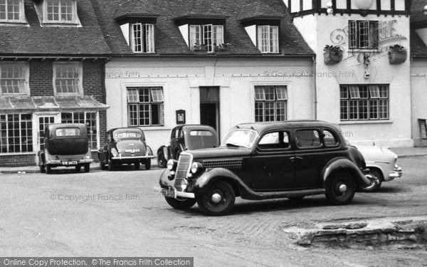 Photo of Lymington, Ford V8 Car c.1955