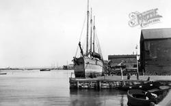 The Quays Ferry c.1935, Lymington