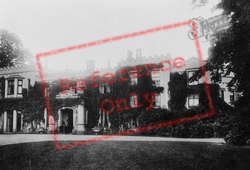 Grand Hotel 1900, Lyndhurst