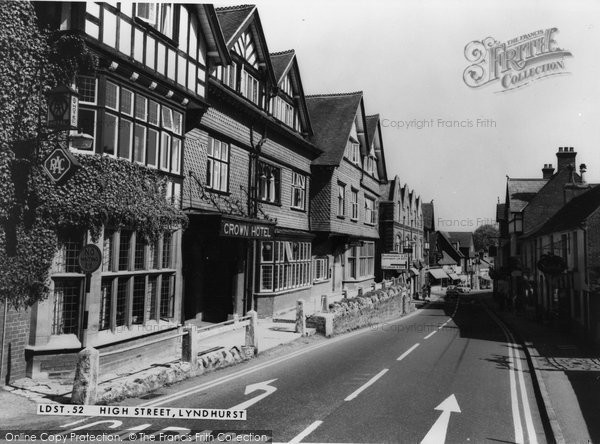 Photo of Lyndhurst, High Street c.1960