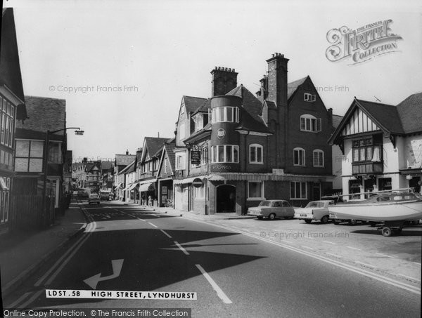Photo of Lyndhurst, High Street c.1960