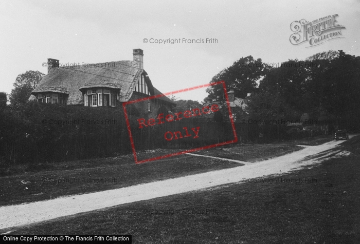 Photo of Lyndhurst, Old Cottages 1934