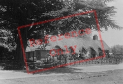 Swan Green, Old Cottages 1932, Lyndhurst