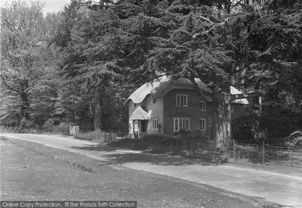 Photo of Lyndhurst, Swan Green, Old Cottages 1932