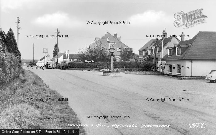 Photo of Lytchett Matravers, Chequers Inn c.1960