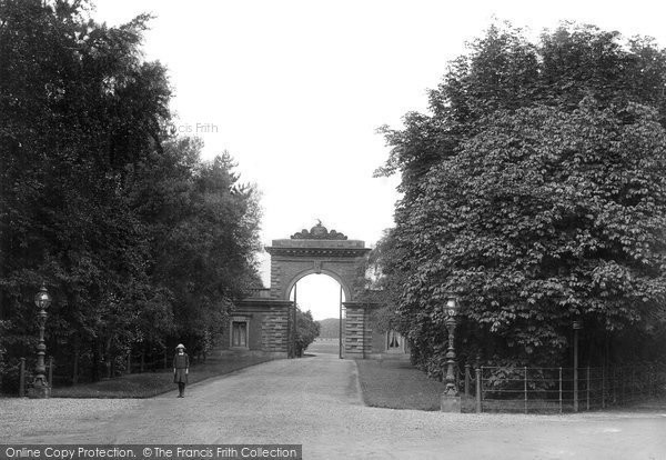 Photo of Lytham, The Main Gates 1914