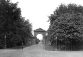 The Main Gates 1914, Lytham