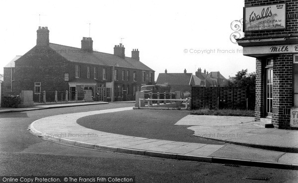 Photo of Mablethorpe, Golf Road Corner c.1955