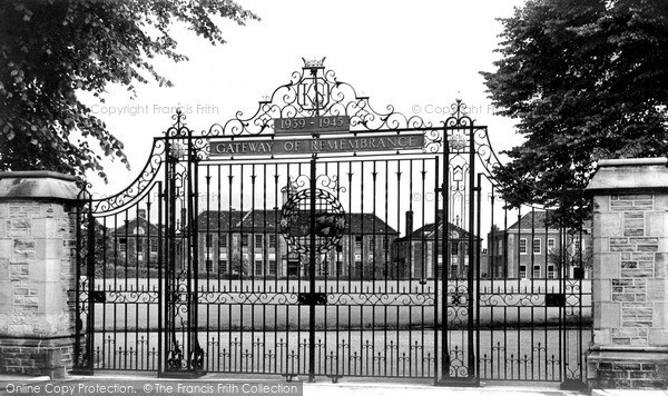 Photo of Macclesfield, Gateway Of Remembrance, The King's School c.1955