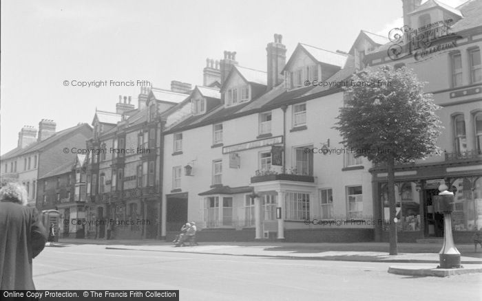 Photo of Machynlleth, Wynnstay Arms Hotel 1956