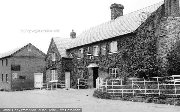 Photo of Madley, The Red Lion Inn c.1955