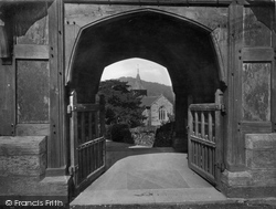Church Through Lychgate 1935, Maentwrog