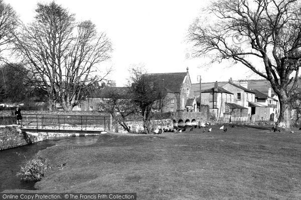 Photo of Maiden Newton, Footbridge And Castle Inn c.1955