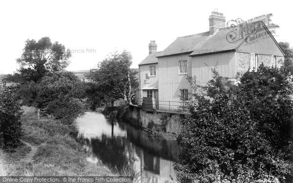 Photo of Maiden Newton, Riversdale 1906