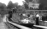 Boulter's Lock, Ascending The Elevator 1913, Maidenhead